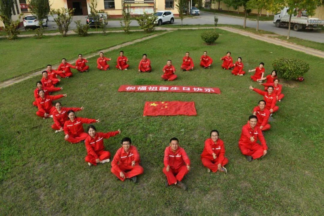 夏日时尚的爱丽